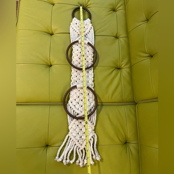 Vintage Macrame Wooden Towel Holder 1970s Bohemian Boho Chic 70s Retro MCM - Picture 9 of 11